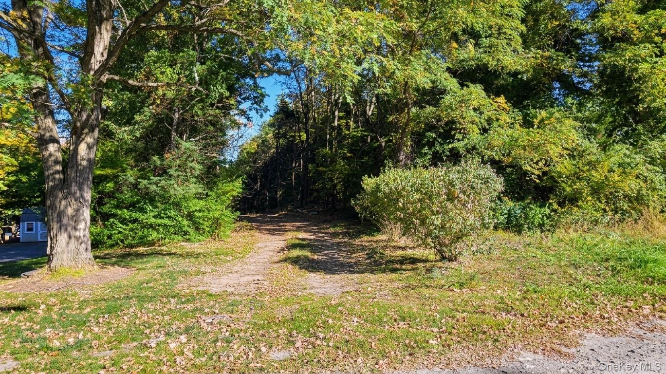 Halls Corners Rd