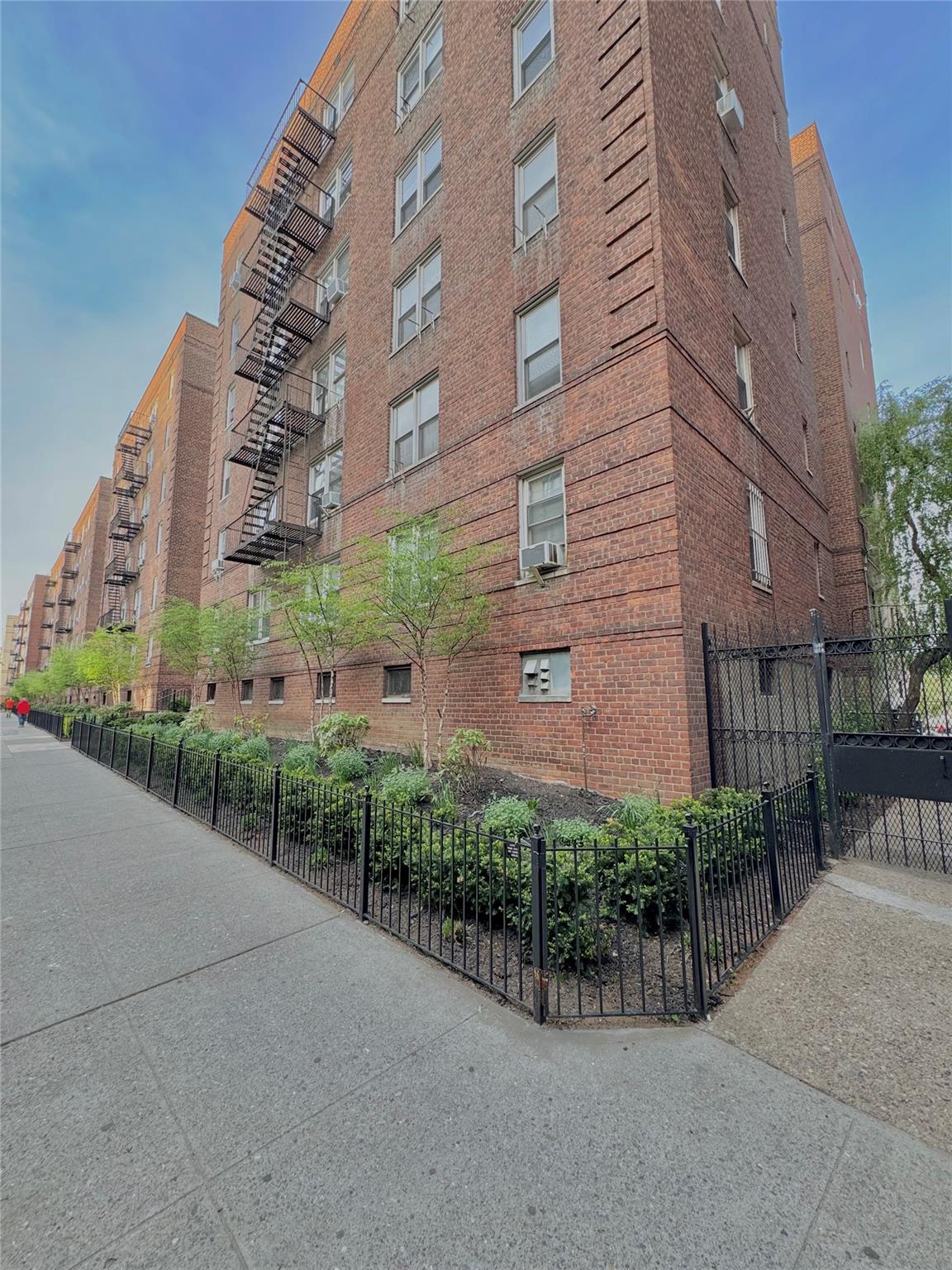 2080 Barnes Ave #2E, Bronx, New York image 2