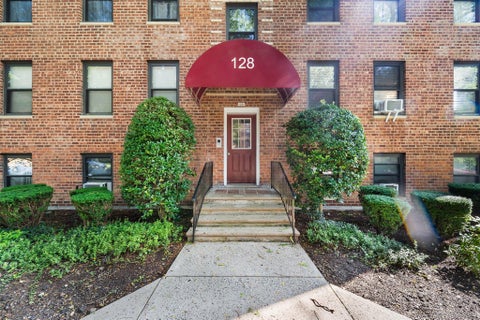 Homes For Sale - 128 Richbell Road #B4<br/> Westchester County, Mamaroneck, NY 10538