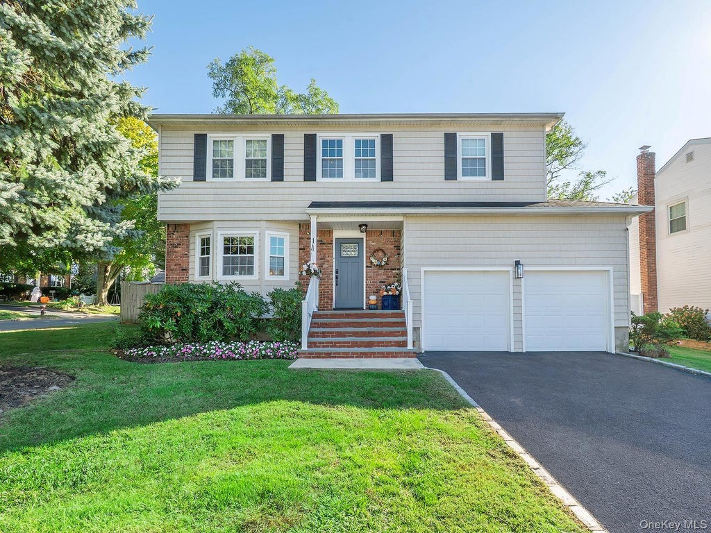 Photo of 1 Dartmouth Drive, Glen Cove, NY 11542 (MLS # 1063396)