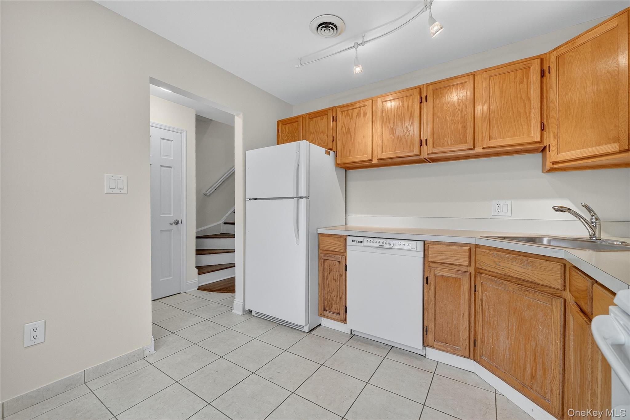 Peekskill, New York 10566, United States, 2 Bedrooms Bedrooms, ,3 BathroomsBathrooms,Residential,Active,216705