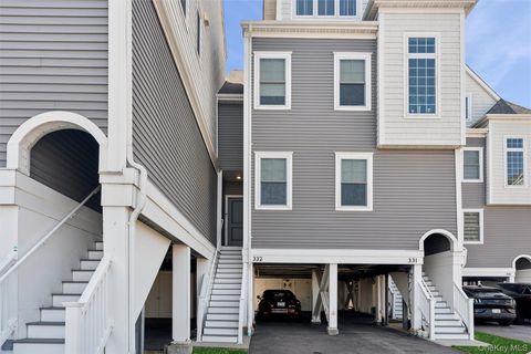 332 Marina Pointe Drive 332 East Rockaway NY 11518