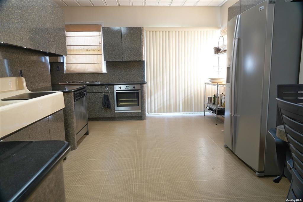 3 Beech Court Circle Cir, College Point, New York image 13