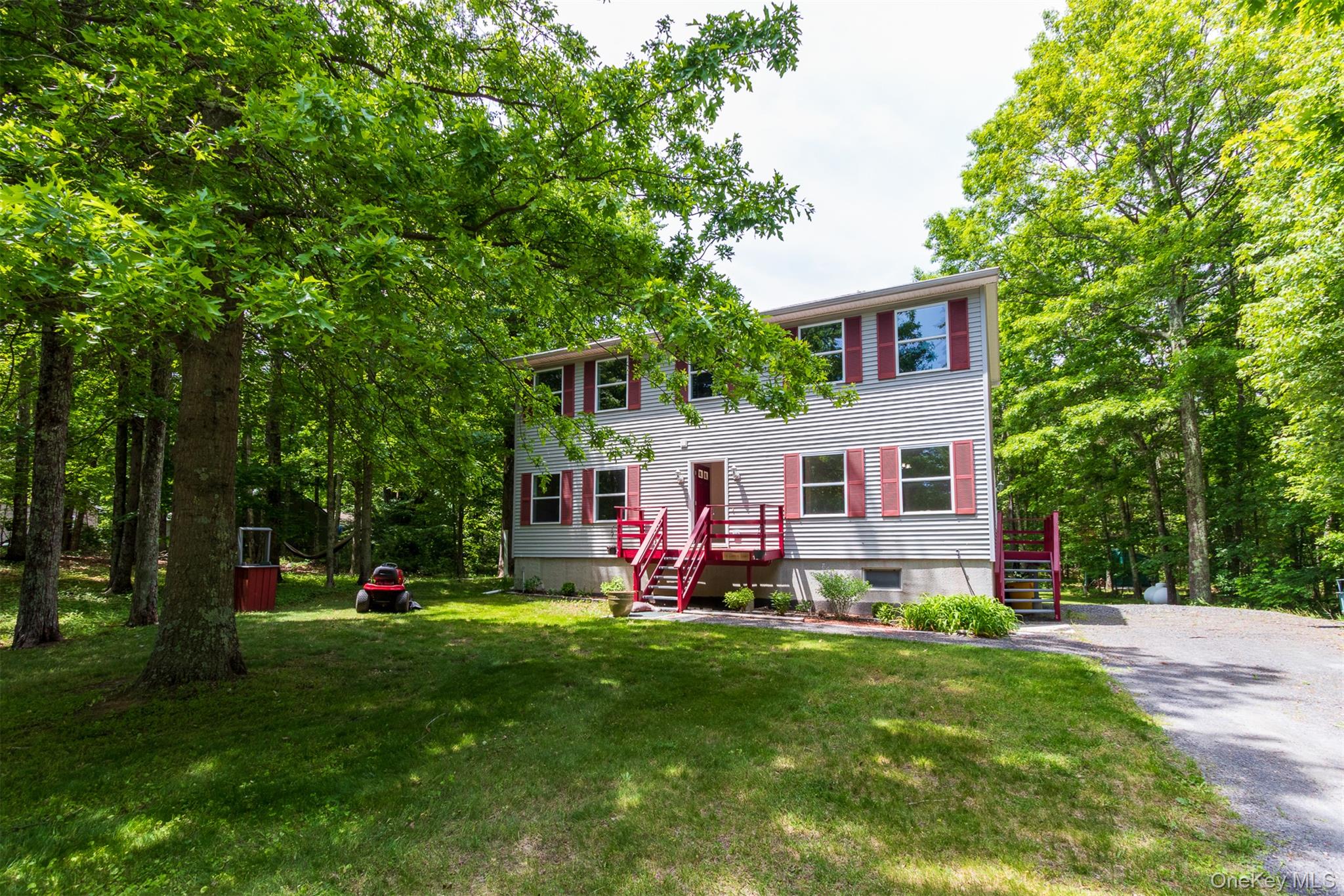 10 Lairds Court