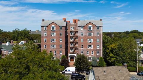 Photo of 55 Grand Avenue #3E, Rockville Centre, NY 11570 (MLS # 911643)