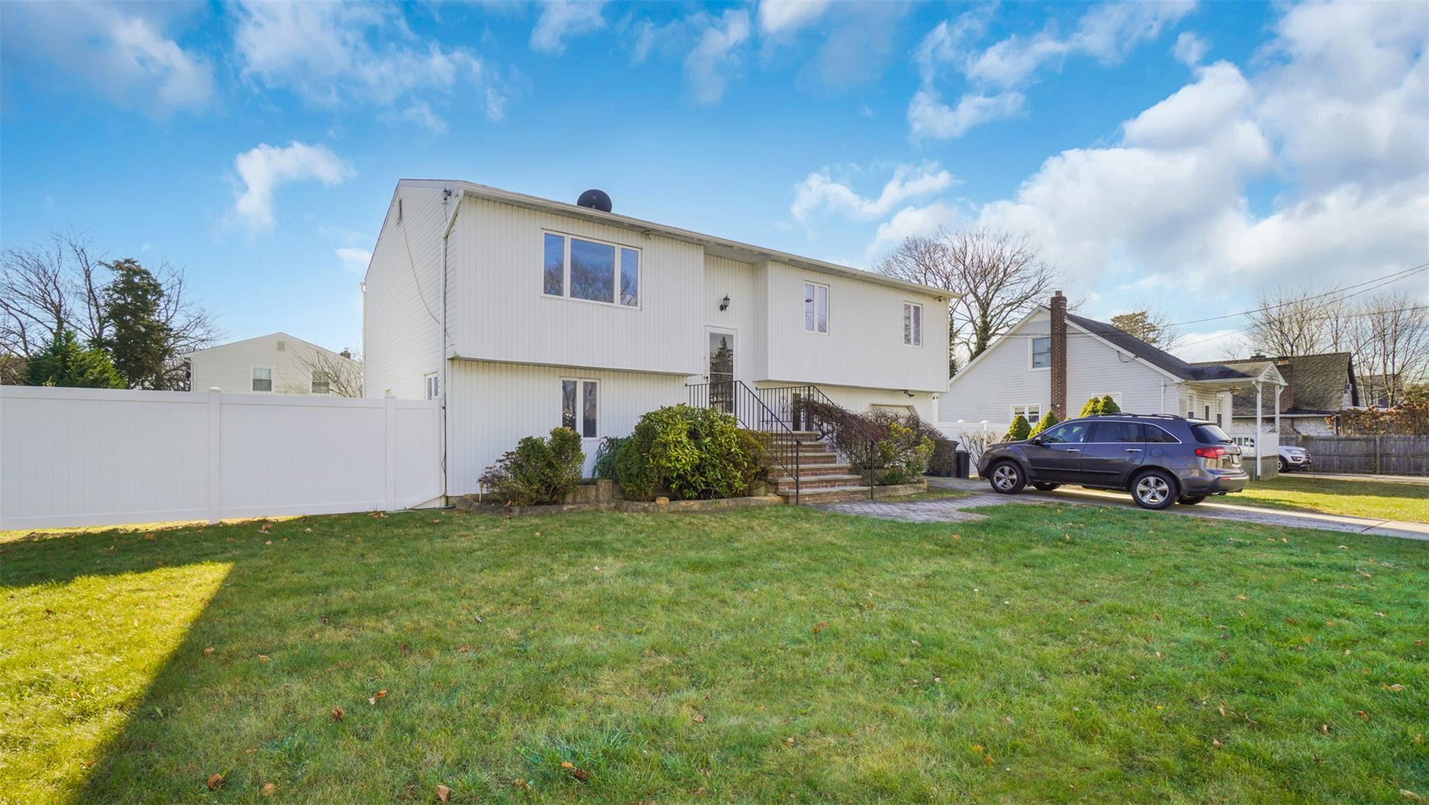 340 Gillette Street, Dix Hills, New York image 3