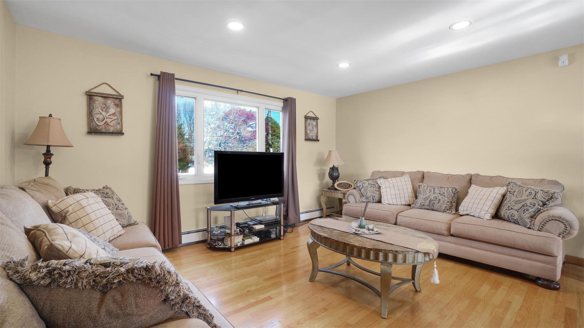 340 Gillette Street, Dix Hills, New York image 7