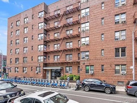 Condo For Sale - 4035 Ithaca Street #6F<br/> Elmhurst, NY 11373