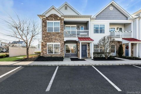 Condo For Sale - 54 Barley Lane<br/> Patchogue, NY 11772