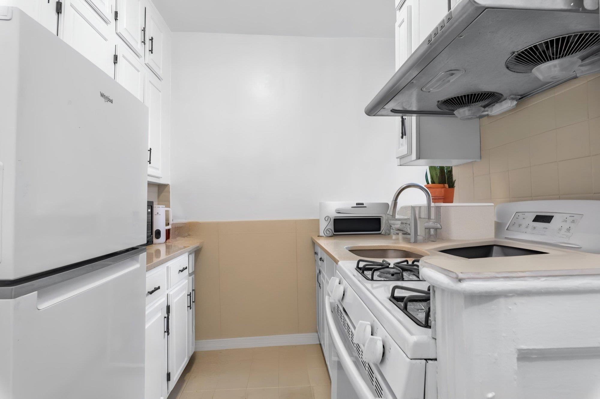 42-15 81st Street #5J, East Elmhurst, New York image 5