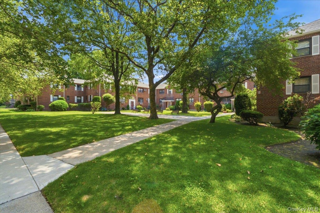 Photo of 86-22 155th Ave #3L, Howard Beach, NY 11414 (MLS # 1020971)