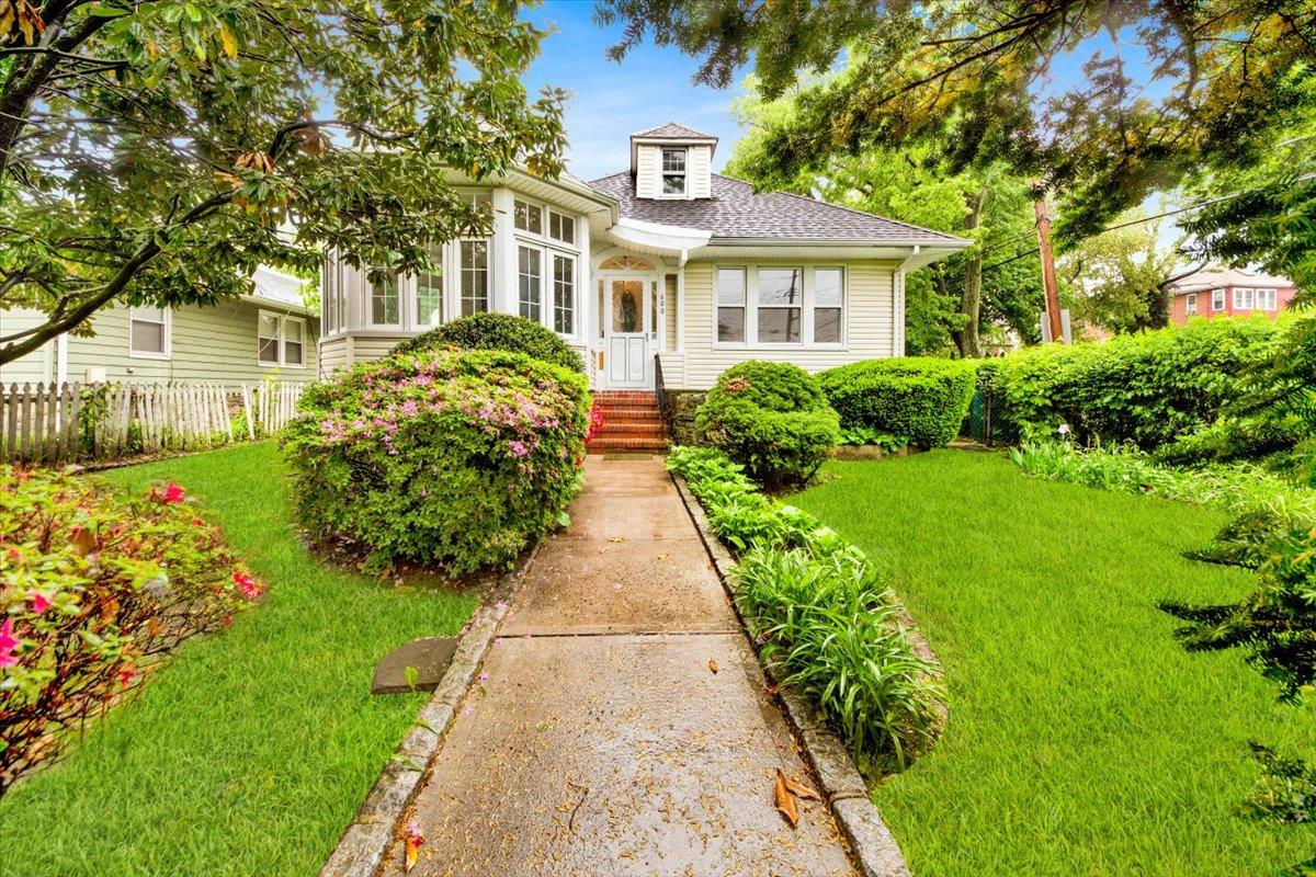 Property for Sale at S 6th Avenue, Mount Vernon, New York - Bedrooms: 4 
Bathrooms: 2 
Rooms: 7  - $649,000