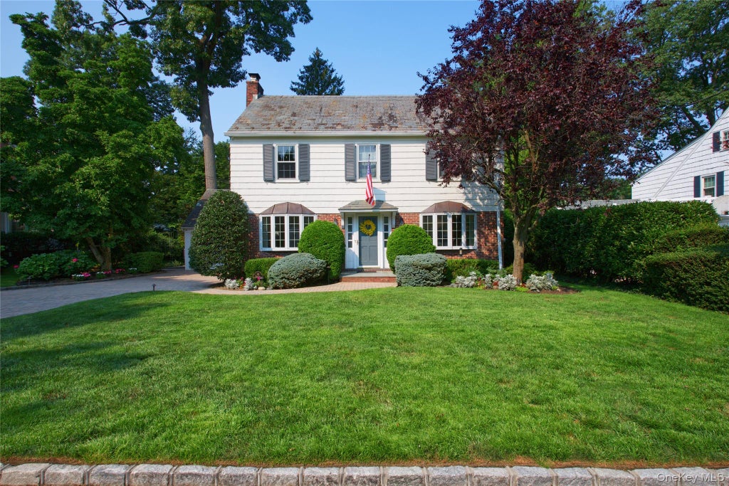 Photo of 69 Eakins Road, Manhasset, NY 11030 (MLS # 1039265)
