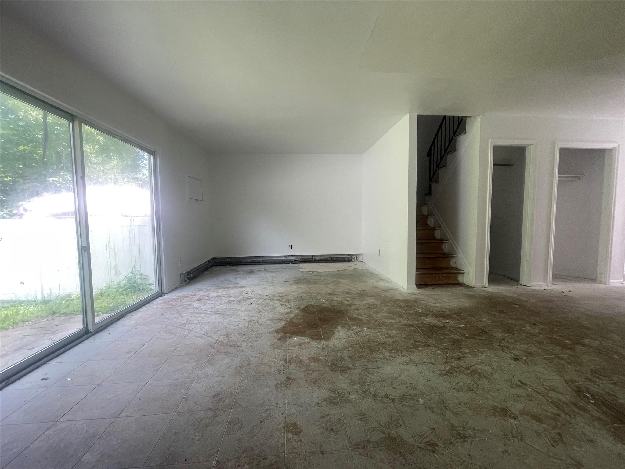 8 Brookside Drive W