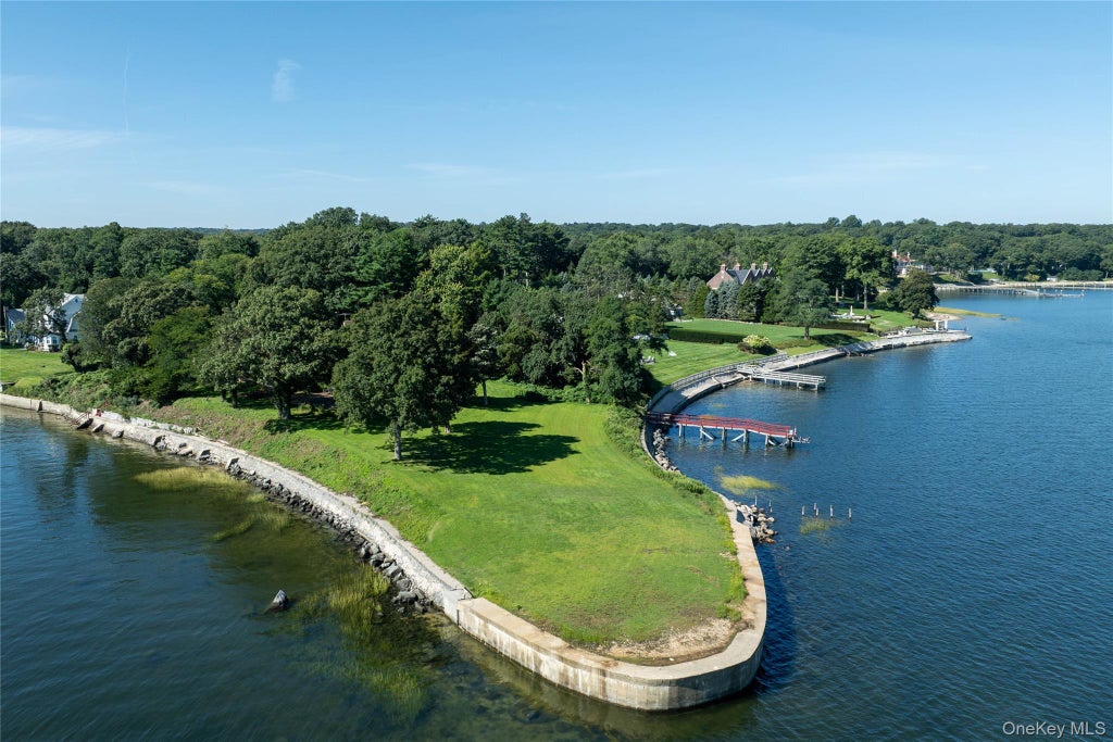 Photo of 7 Lighthouse Point, Lloyd Harbor, NY 11743 (MLS # 1048150)