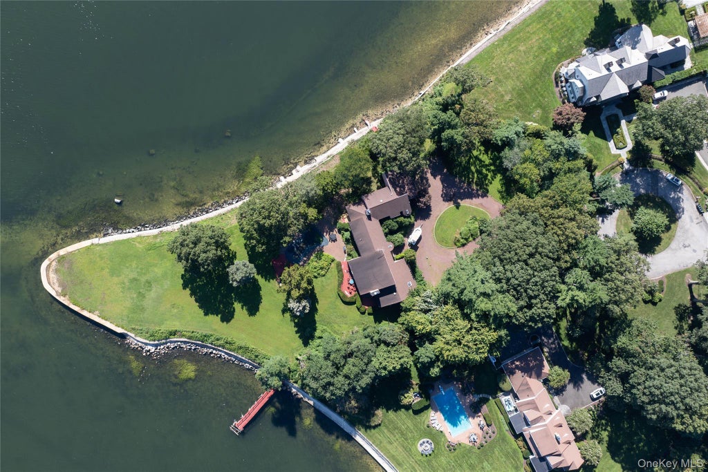 Photo of 7 Lighthouse Point, Lloyd Harbor, NY 11743 (MLS # 1048150)