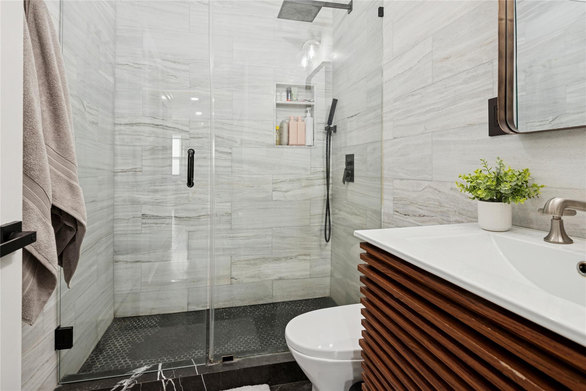 34 Chase Lane, Levittown, New York image 14