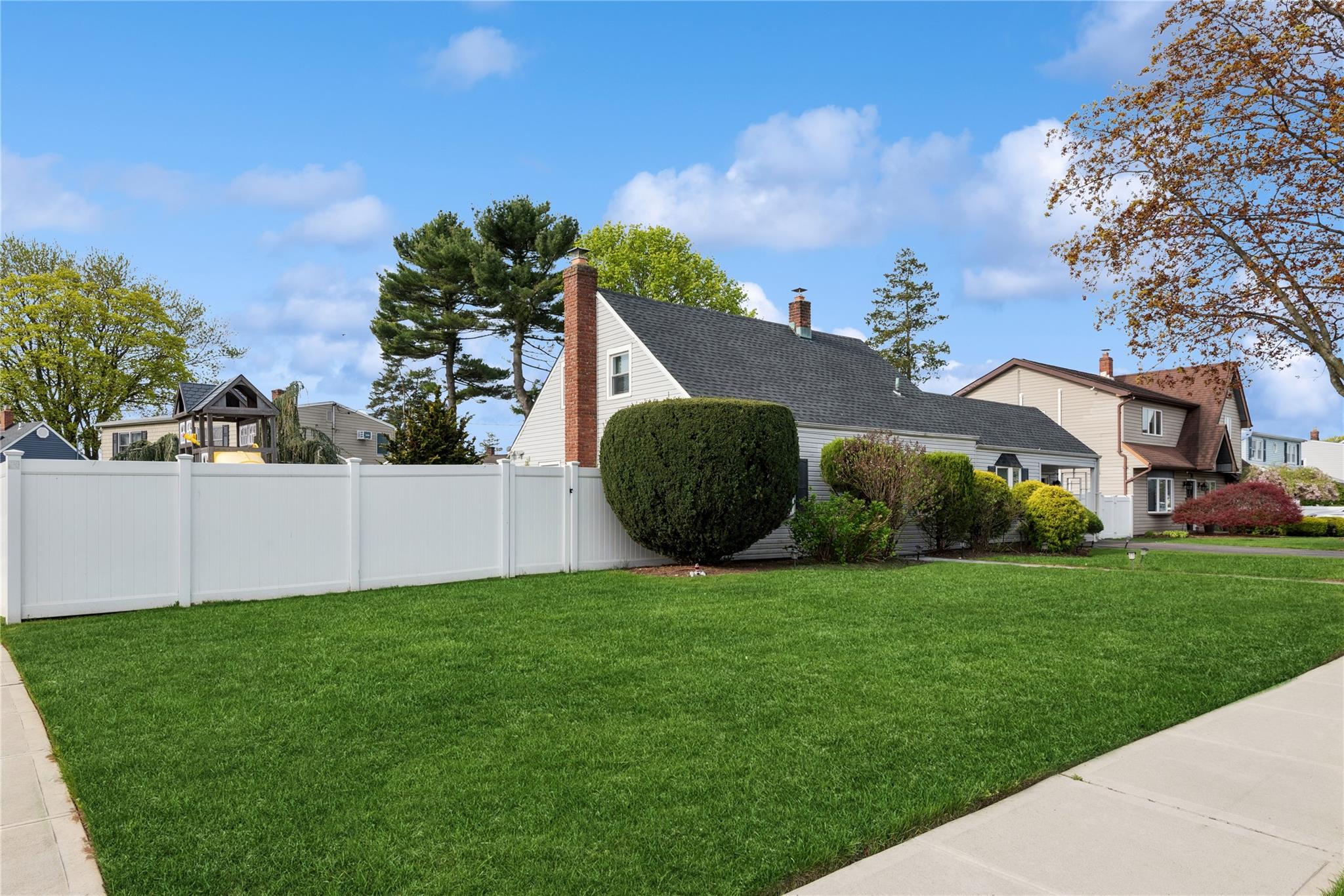 34 Chase Lane, Levittown, New York image 25