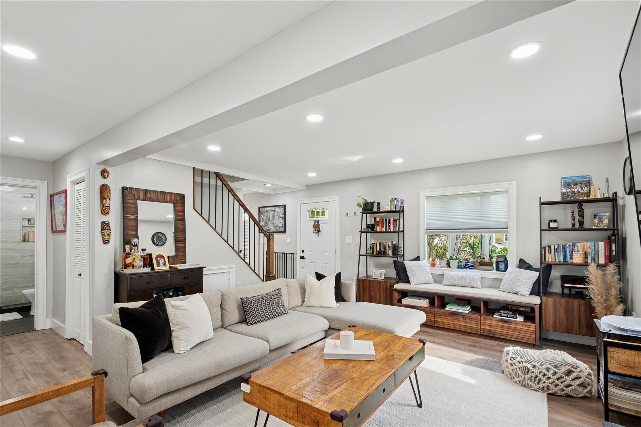 34 Chase Lane, Levittown, New York image 17