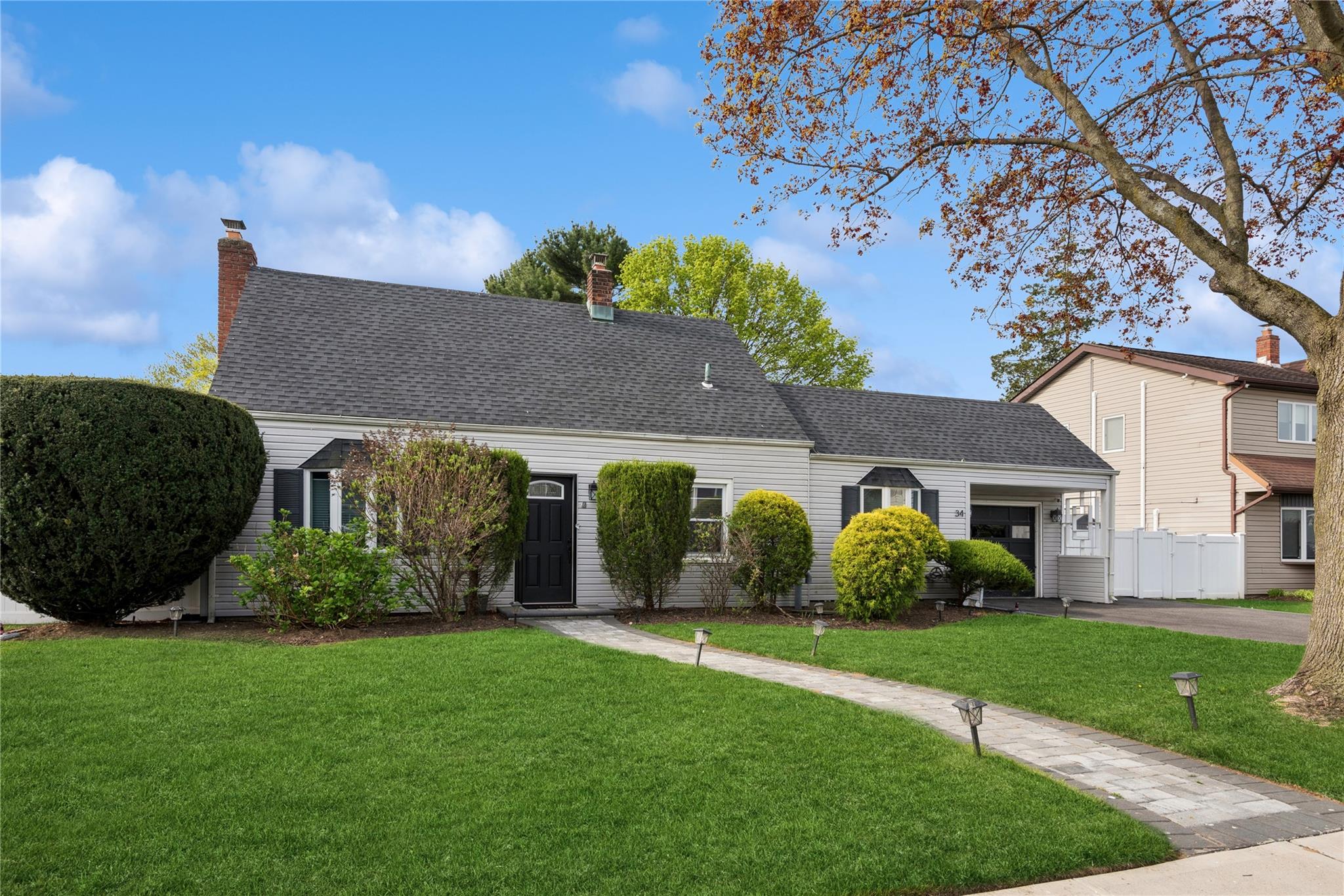 34 Chase Lane, Levittown, New York image 2
