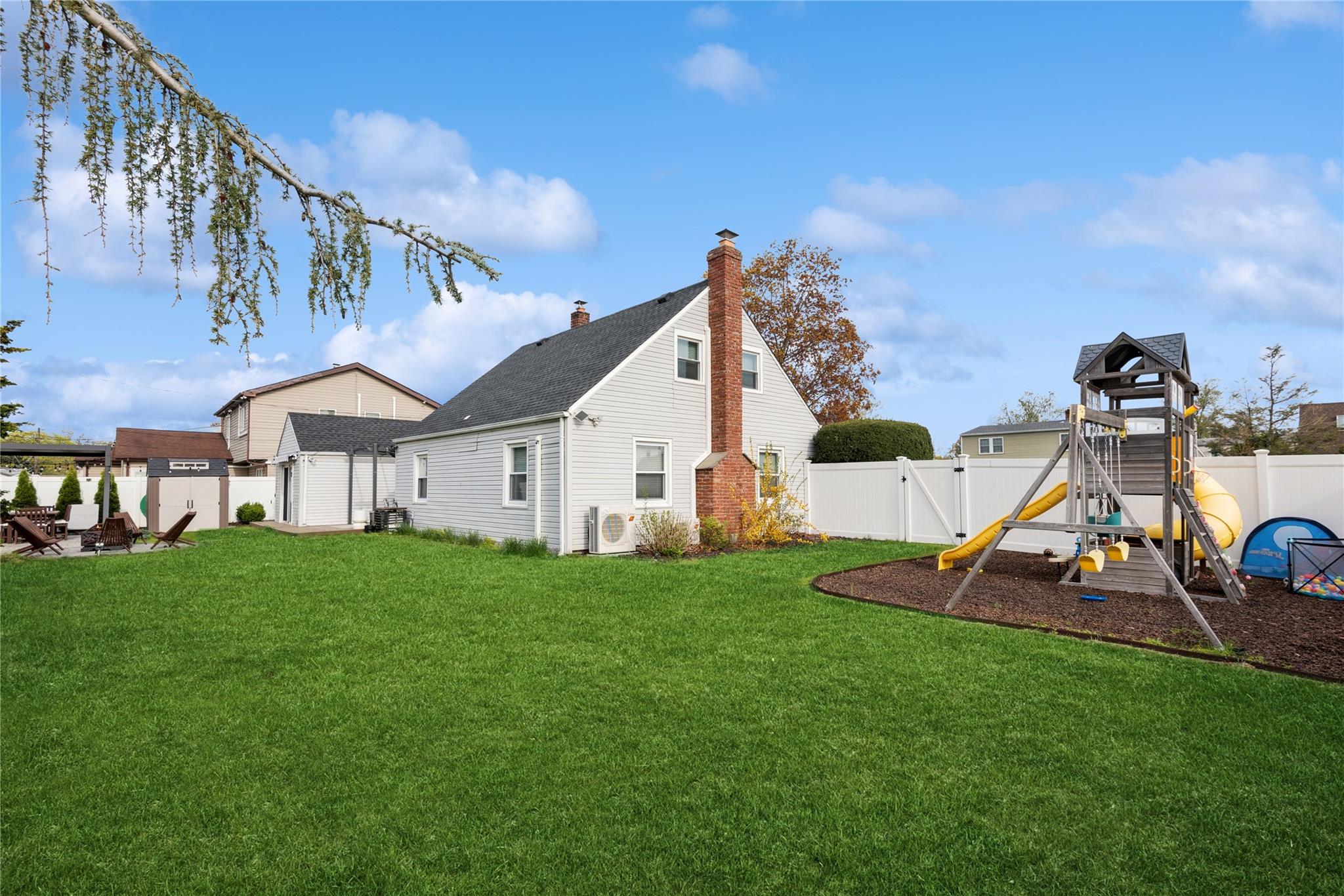 34 Chase Lane, Levittown, New York image 26