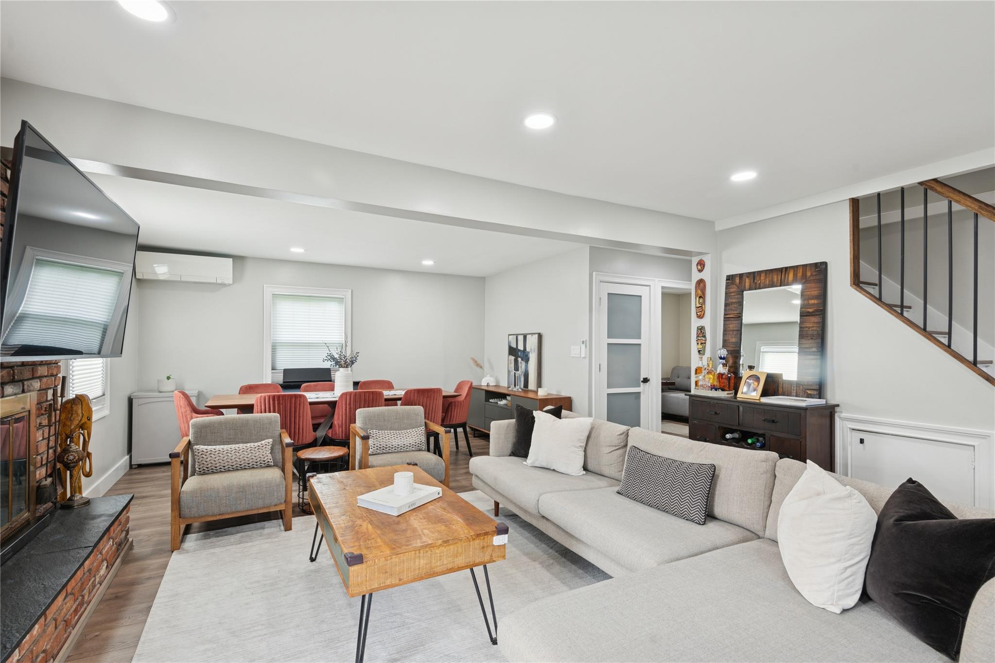 34 Chase Lane, Levittown, New York image 5