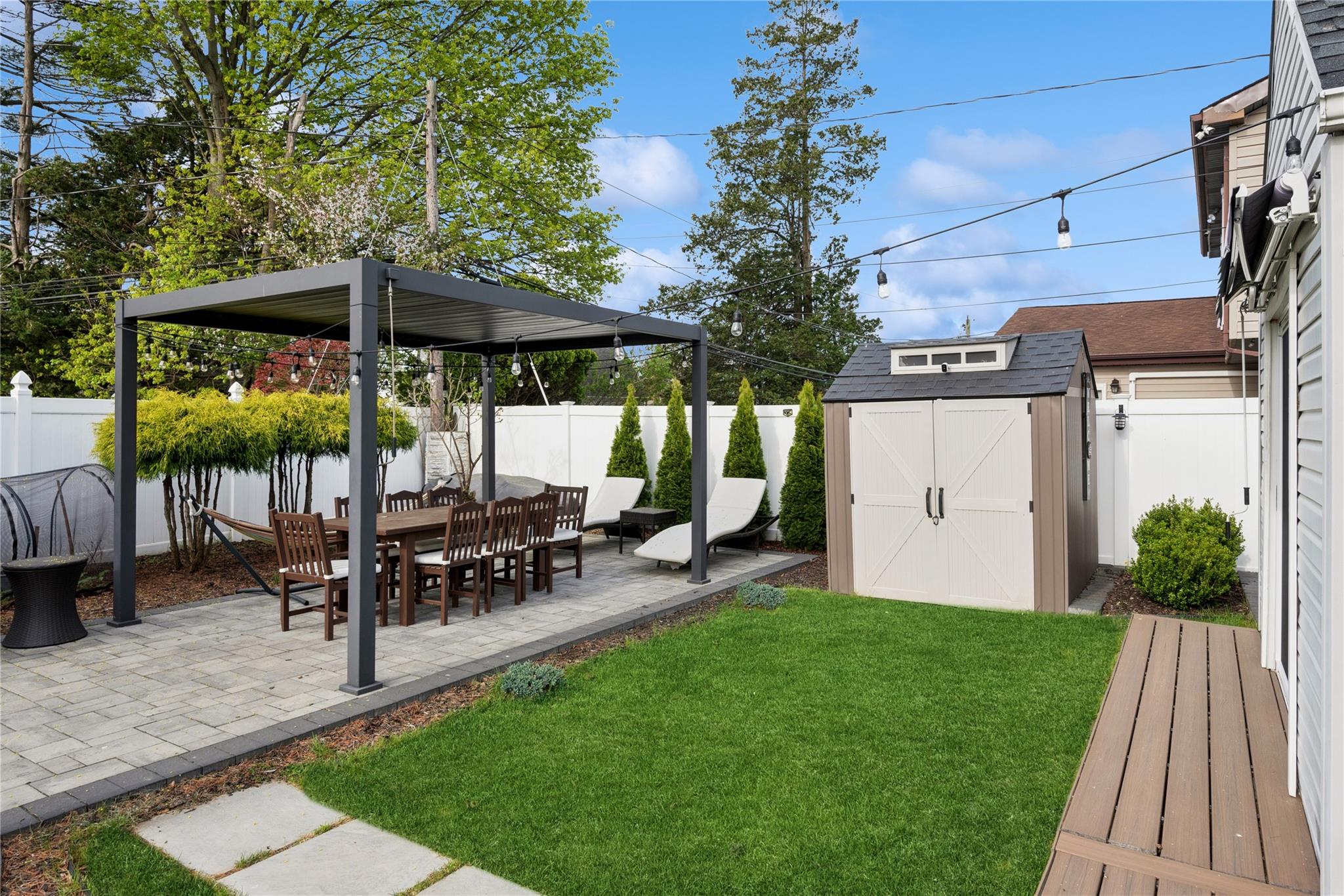 34 Chase Lane, Levittown, New York image 27