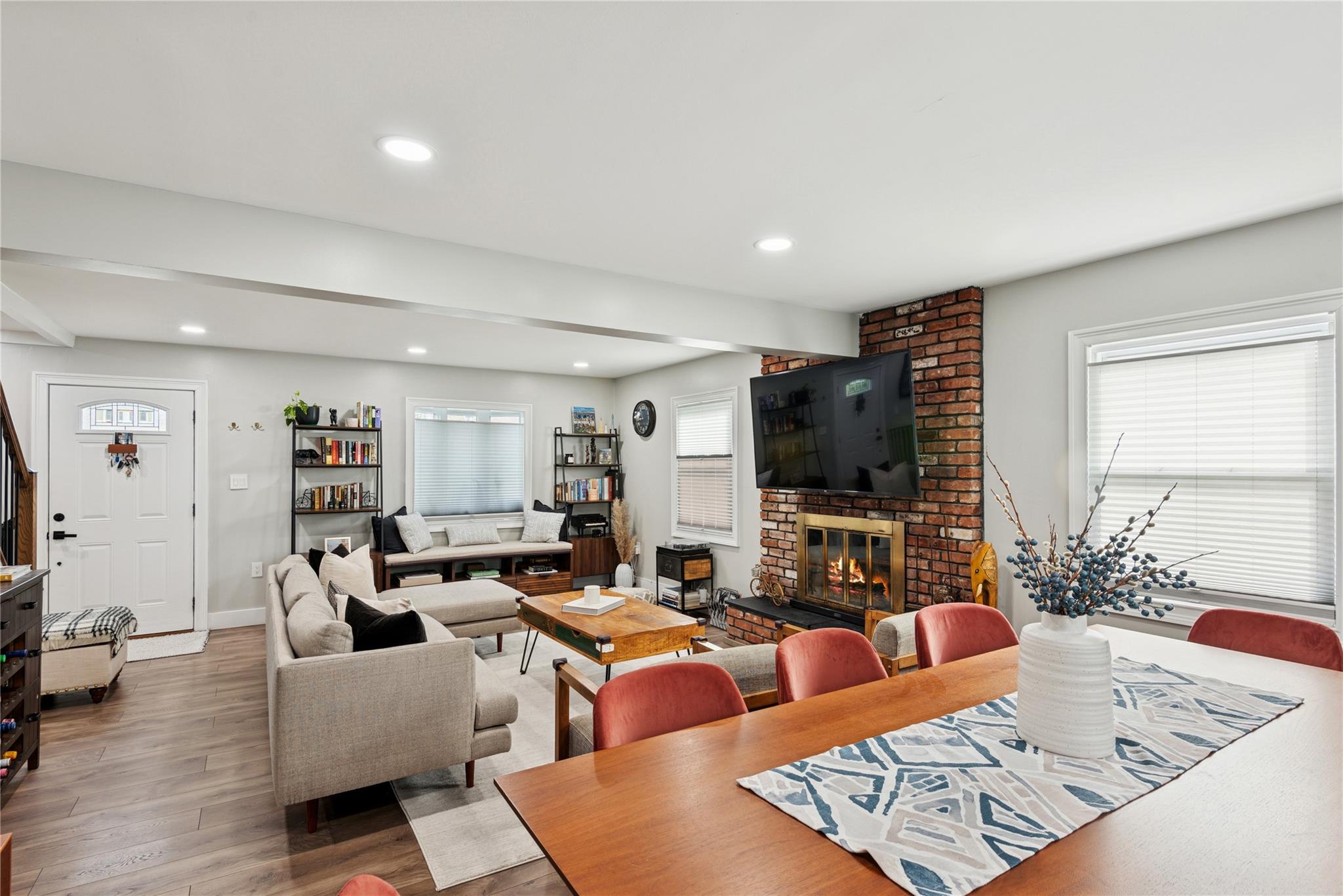 34 Chase Lane, Levittown, New York image 16