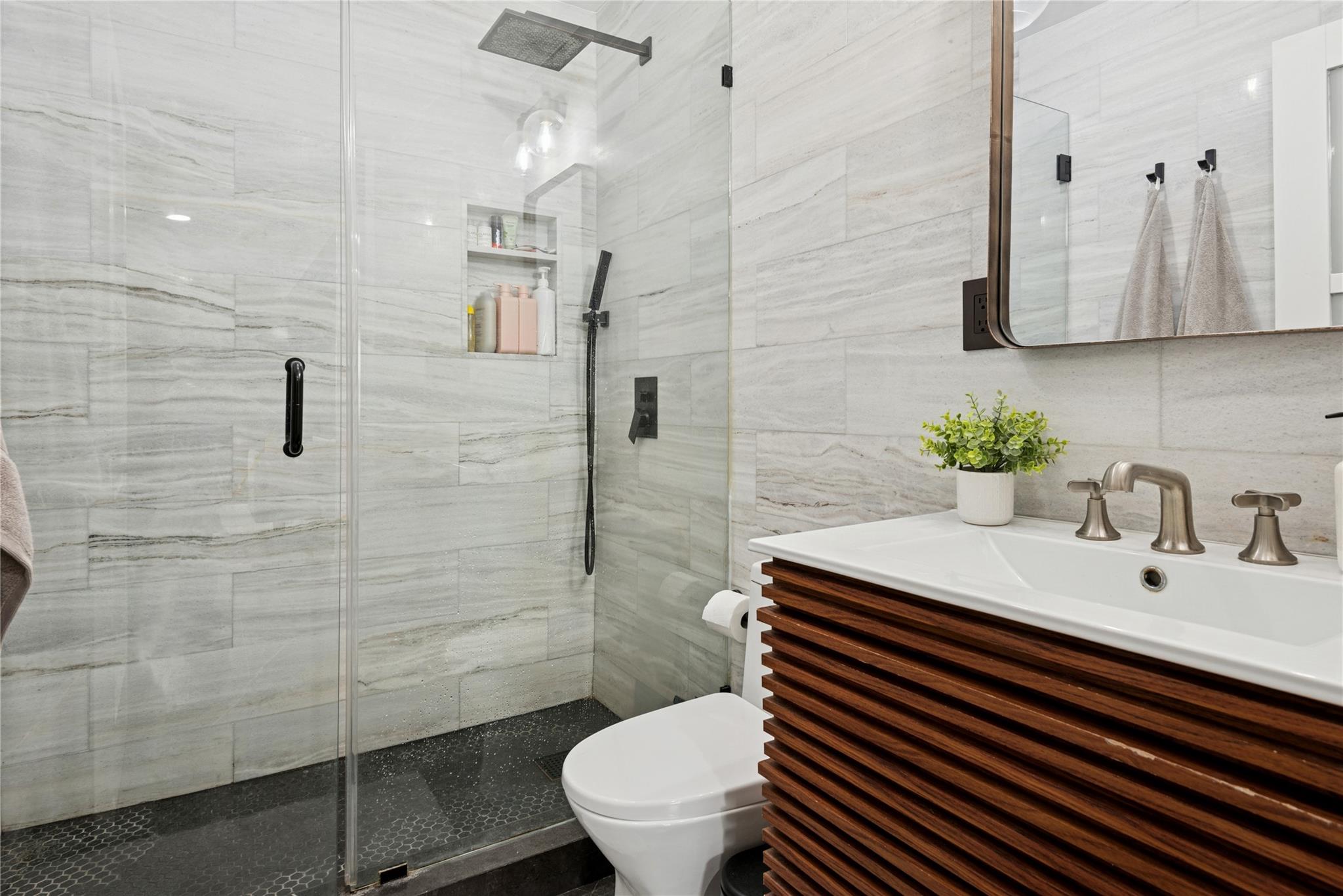 34 Chase Lane, Levittown, New York image 8