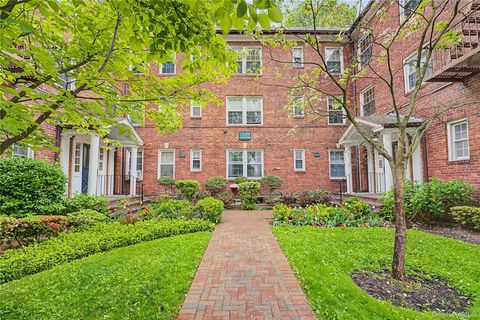 Homes For Sale - 10 Welwyn Road #2C<br/> Great Neck, NY 11021