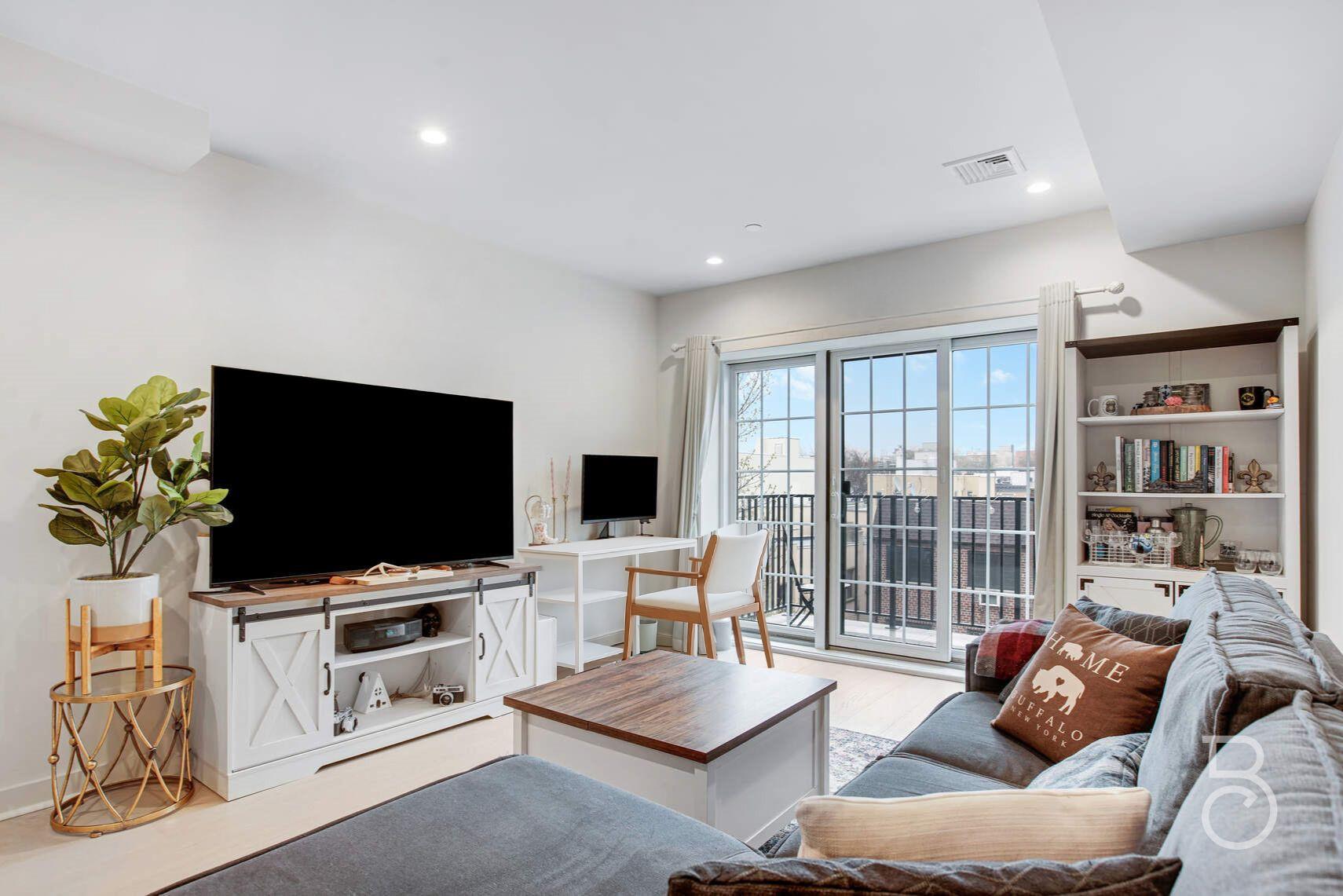 Property for Sale at 34th Street 4A, Astoria, Queens, NY - Bedrooms: 1 
Bathrooms: 1 
Rooms: 3  - $699,000