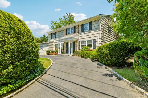 Photo of 100 Hewlett Neck Road, Hewlett Neck, NY 11598 (MLS # 1006074)