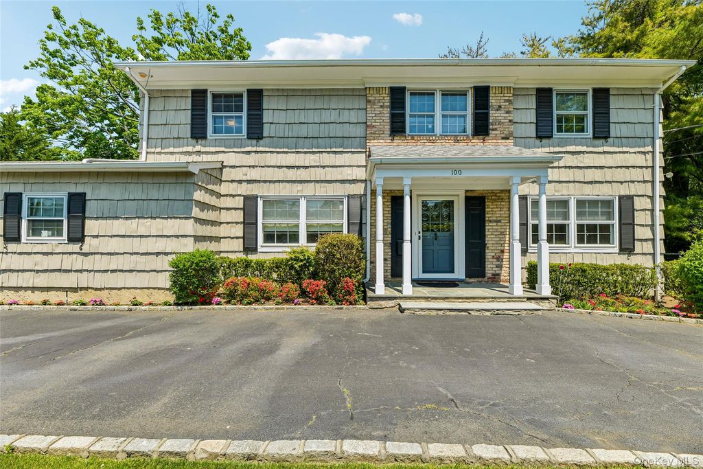 Photo of 100 Hewlett Neck Road, Hewlett Neck, NY 11598 (MLS # 1006074)