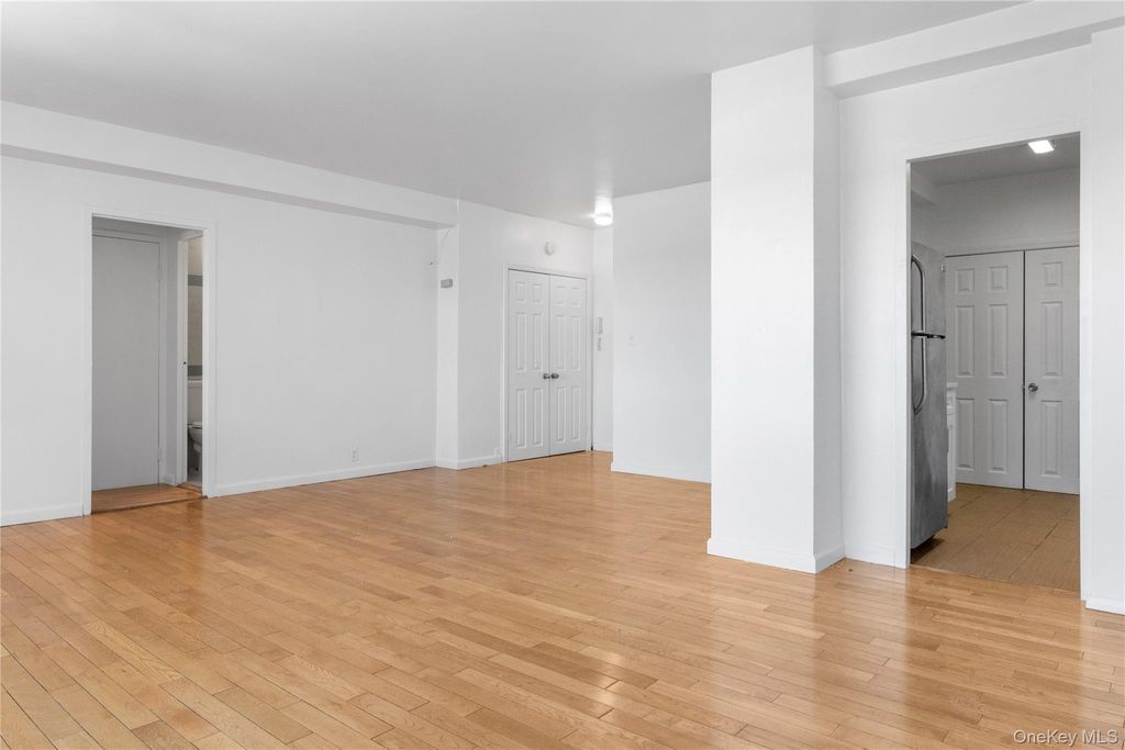 Photo of 5 Fordham Hill Oval #9A, Bronx, NY 10468 (MLS # 997549)
