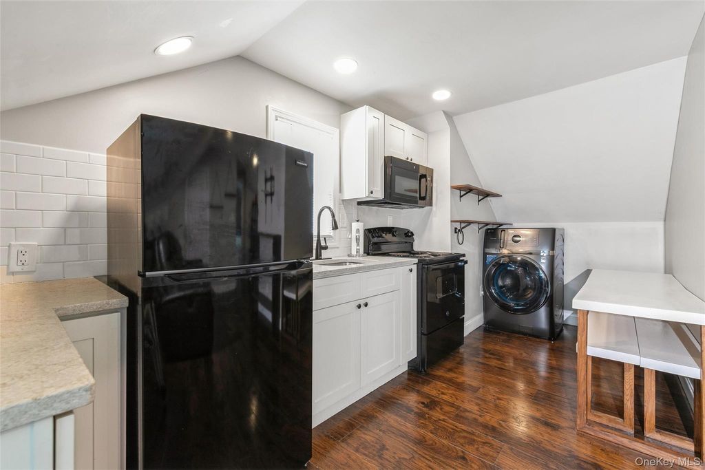 Photo of 39 Bay Shore Avenue, Bay Shore, NY 11706 (MLS # 986796)