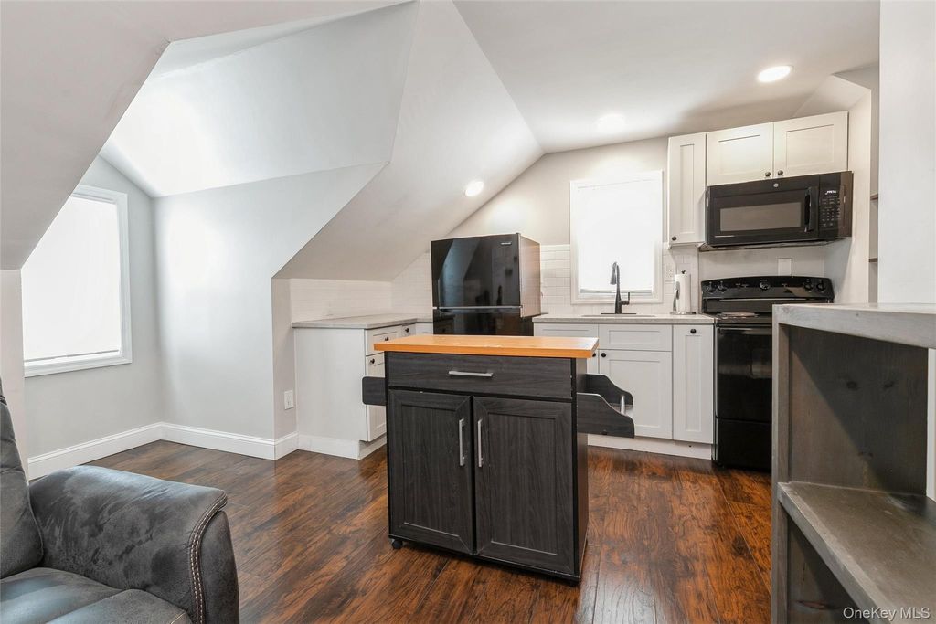 Photo of 39 Bay Shore Avenue, Bay Shore, NY 11706 (MLS # 986796)