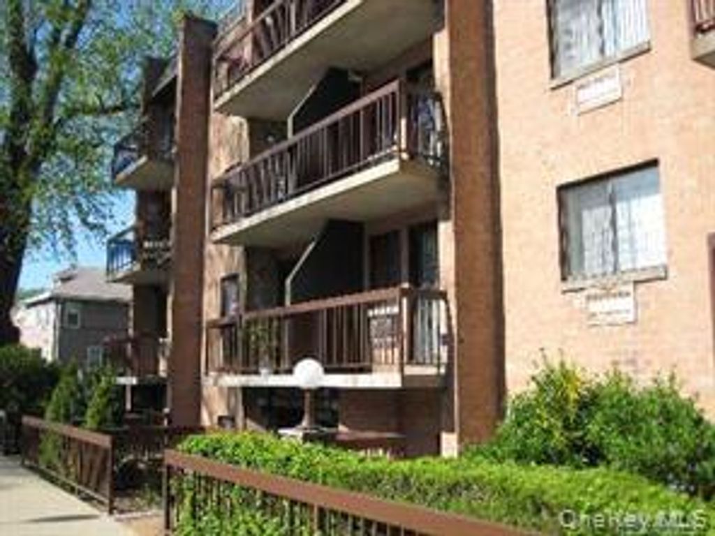 Photo of 43-04 158th Street #3E, Flushing, NY 11358 (MLS # 979855)