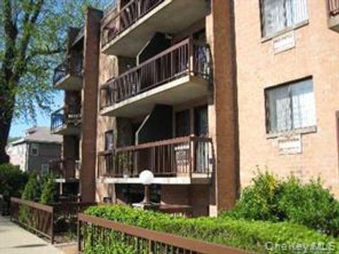 43-04 158th Street 3E Flushing NY 11358