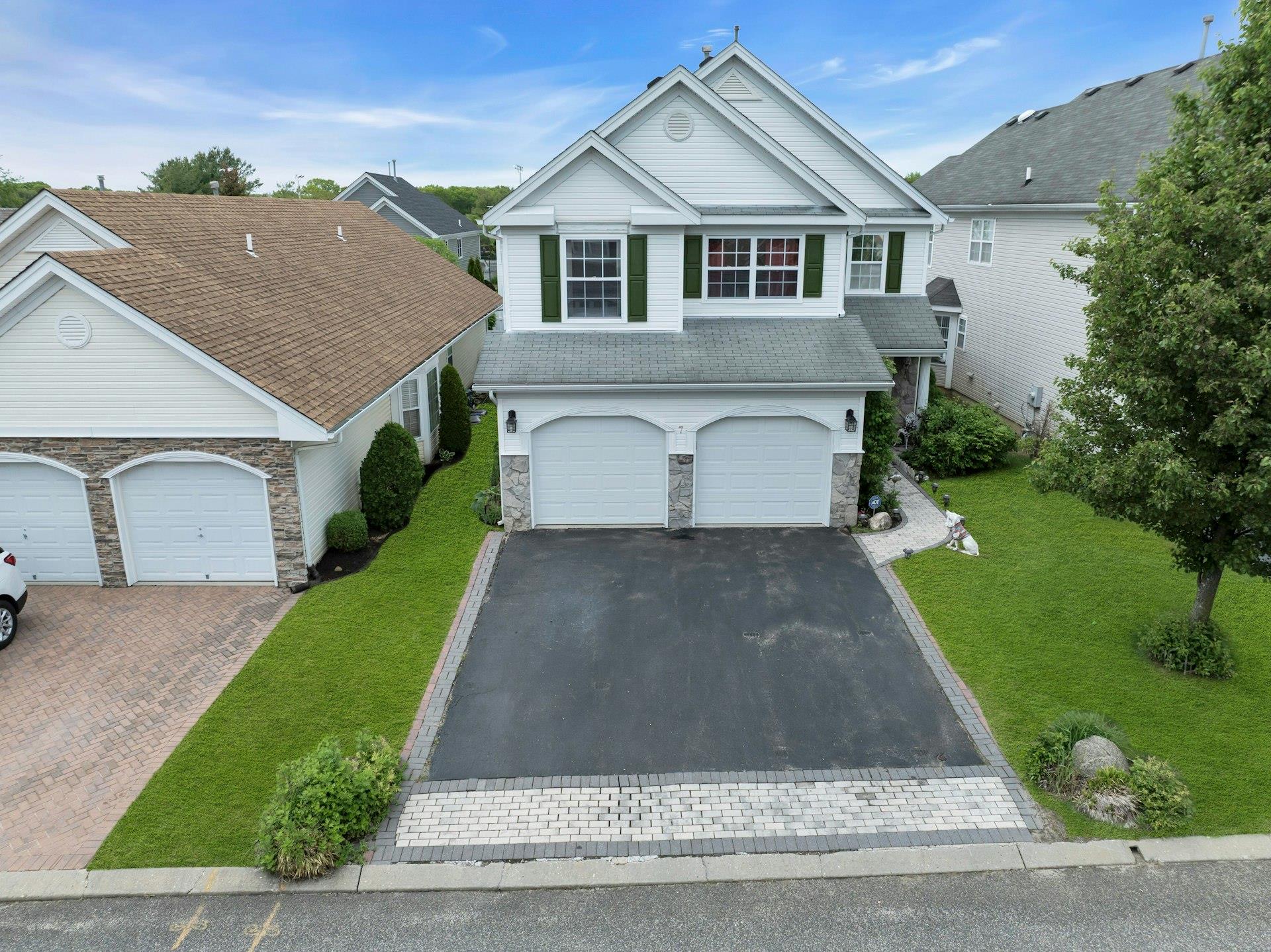7 Marisa Drive, Middle Island, New York image 2