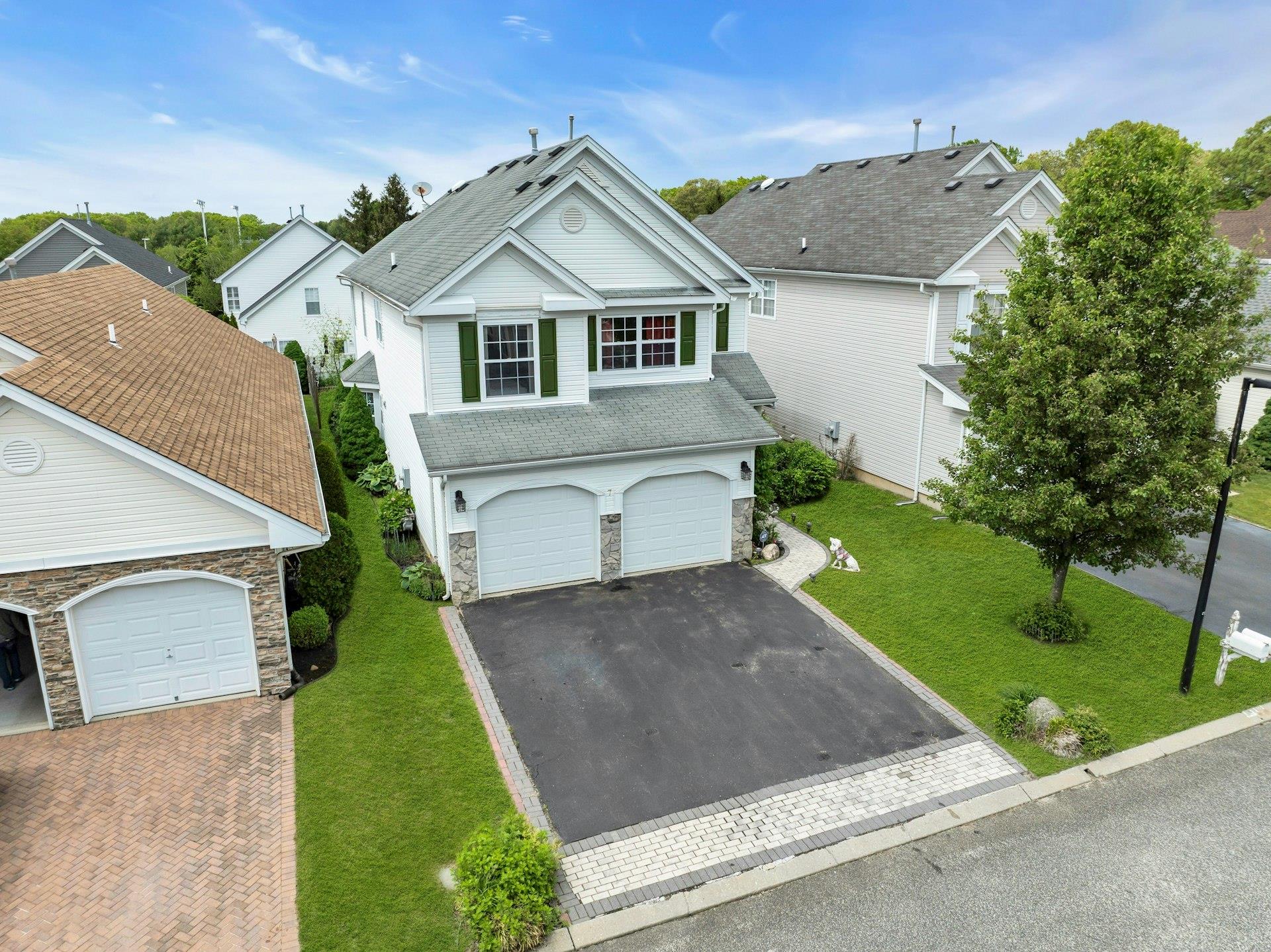 7 Marisa Drive, Middle Island, New York image 3