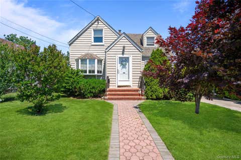 Homes For Sale - 1032 N 6th Street<br/> New Hyde Park, NY 11040