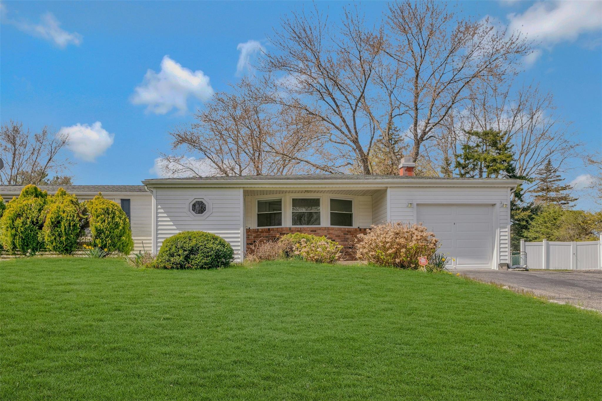 12 College Drive, Stony Brook, New York image 1