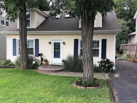 Multifamily For Sale - 11 Bay Street<br/> Bayville, NY 11709