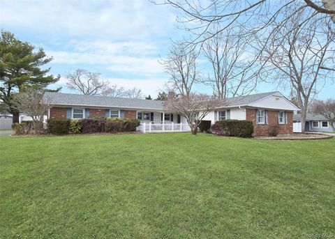 Photo of 33 Segatogue Lane, South Setauket, NY 11720 (MLS # 953599)