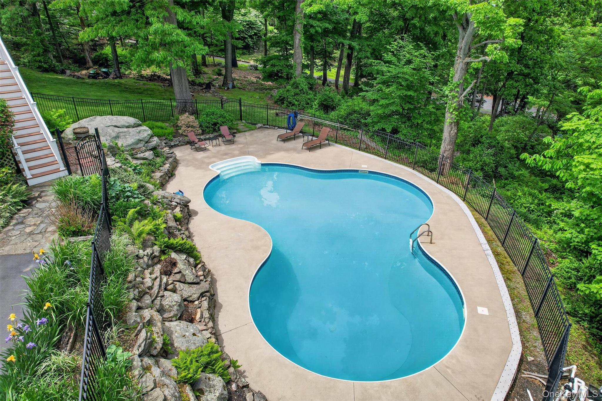 8 Mountain Brook Road