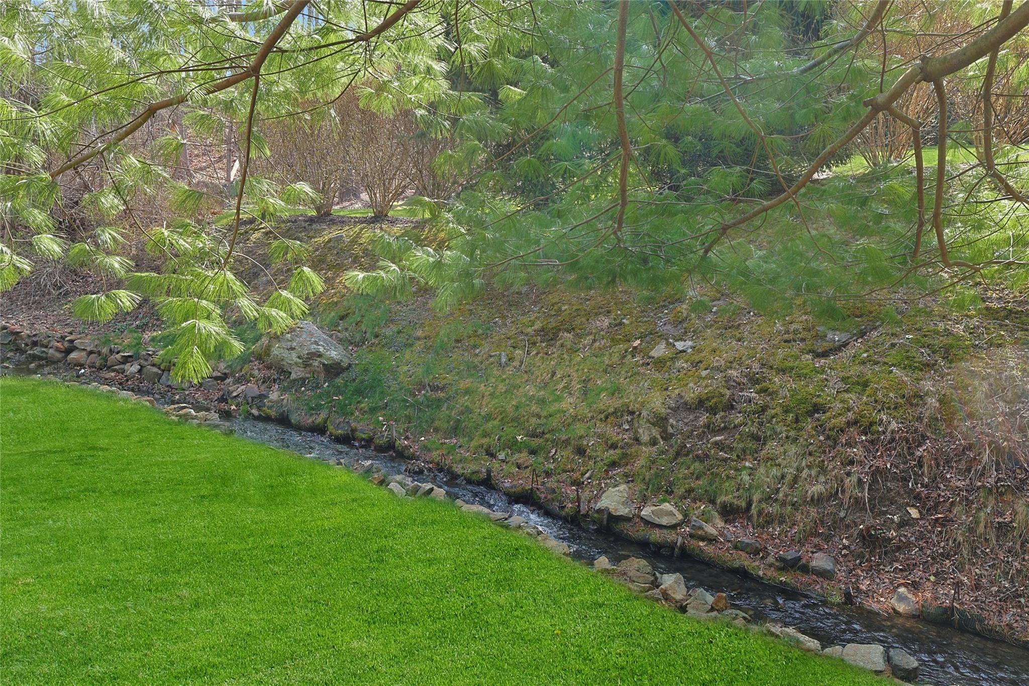 222 Woods Brooke Circle, Ossining, New York image 25