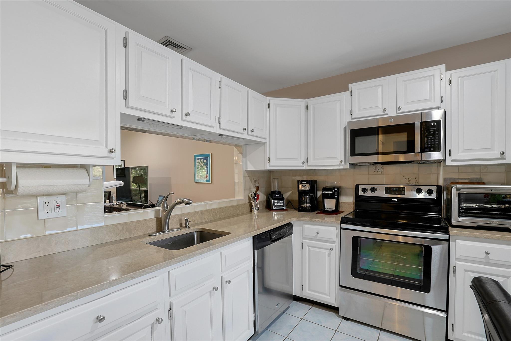 222 Woods Brooke Circle, Ossining, New York image 7