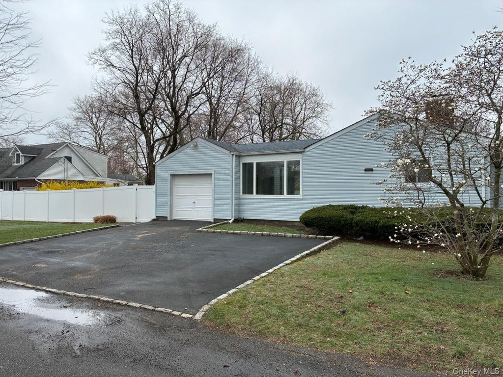 Photo of 12 Fairlee Drive, East Northport, NY 11731 (MLS # 980318)