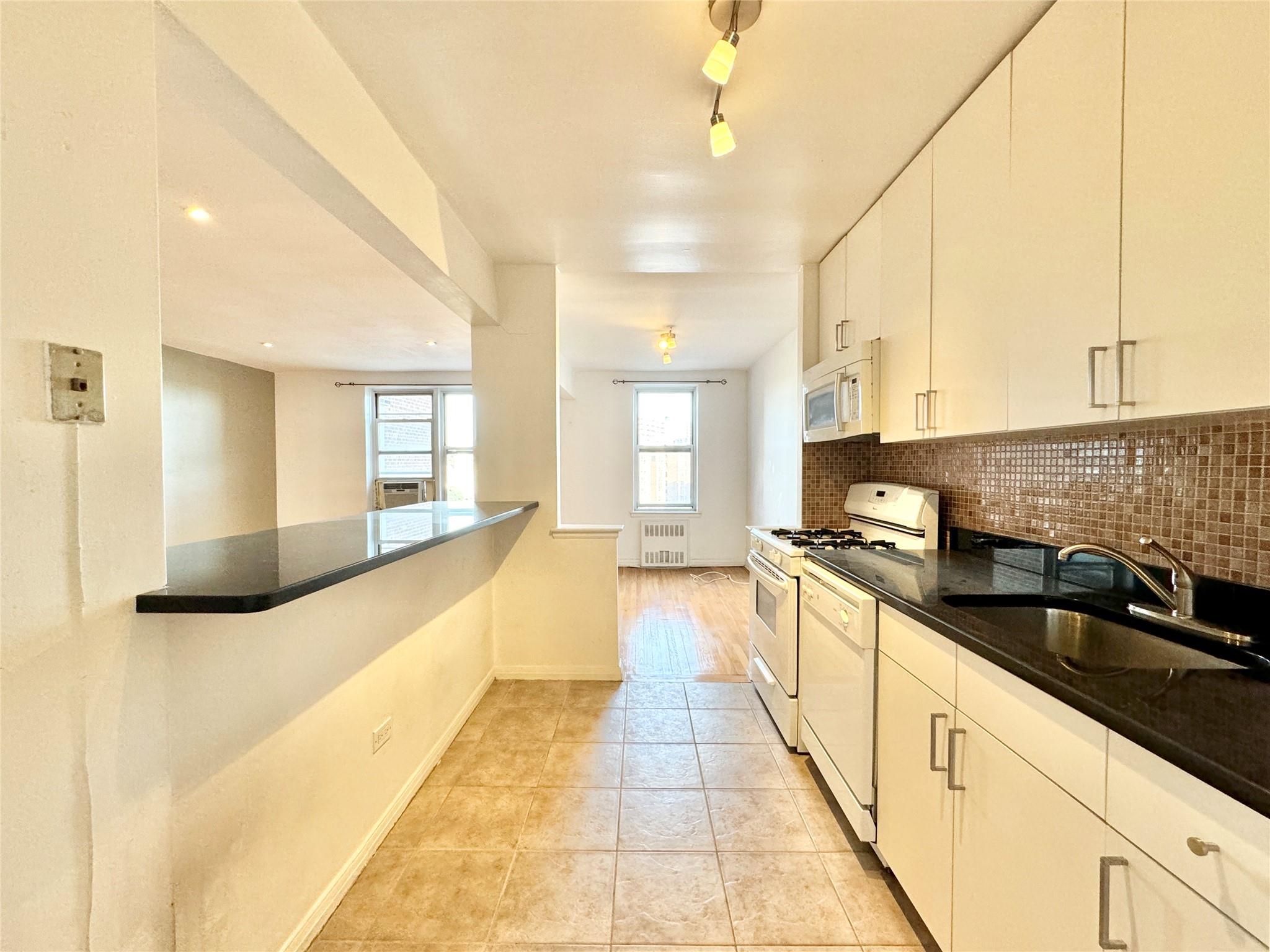 83-37 Saint James Avenue #5L, Elmhurst, New York image 4
