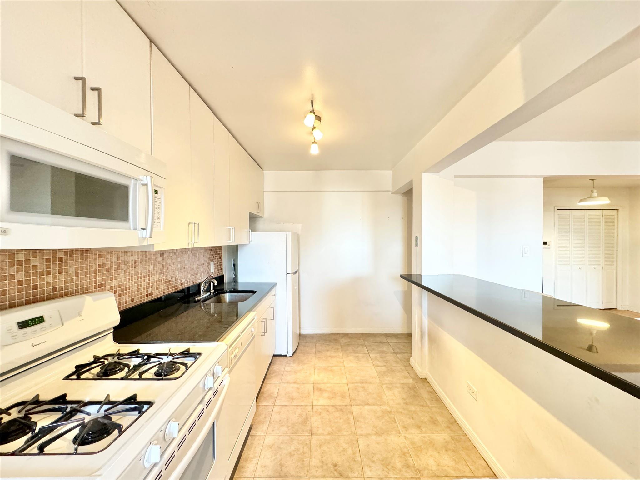 83-37 Saint James Avenue #5L, Elmhurst, New York image 3